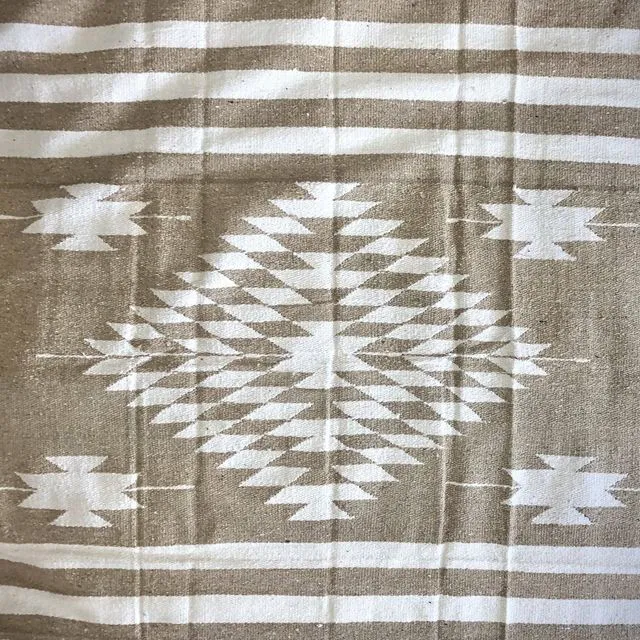 The In/Out "Diamante" Blanket Tan/White