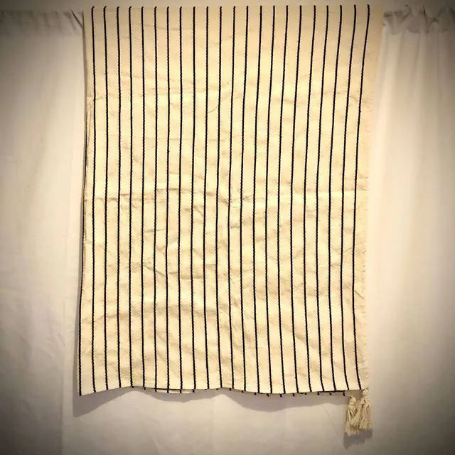 The “Dainzú” Handmade Cotton Throw Blanket