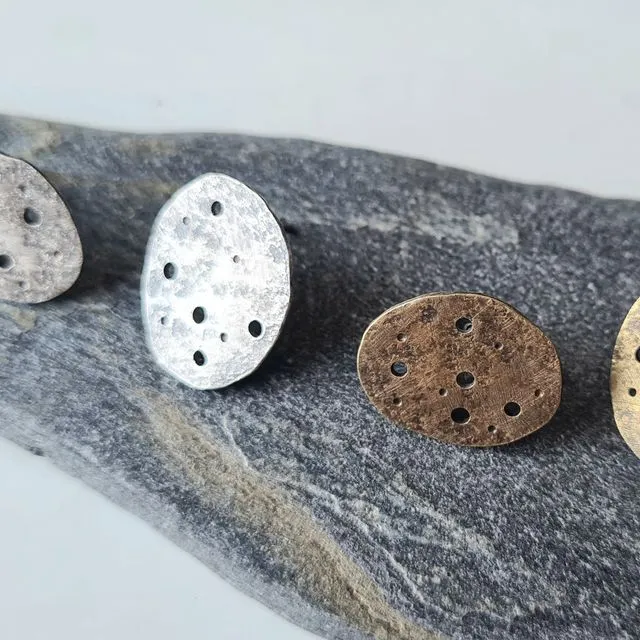 Eroded brass small pebble studs