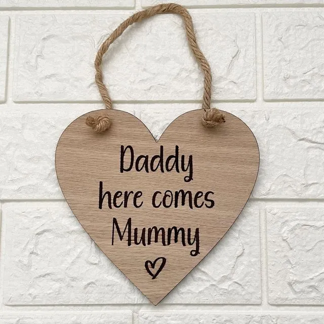 Wooden Daddy Here Comes Mummy Heart Sign
