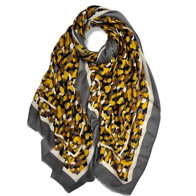 Printed camouflage print scarf in grey