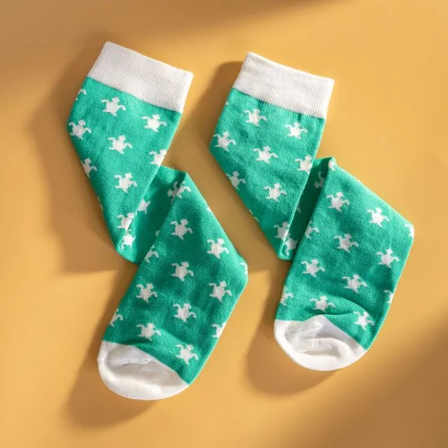 Mint green men's Egyptian cotton socks with sea turtles on them