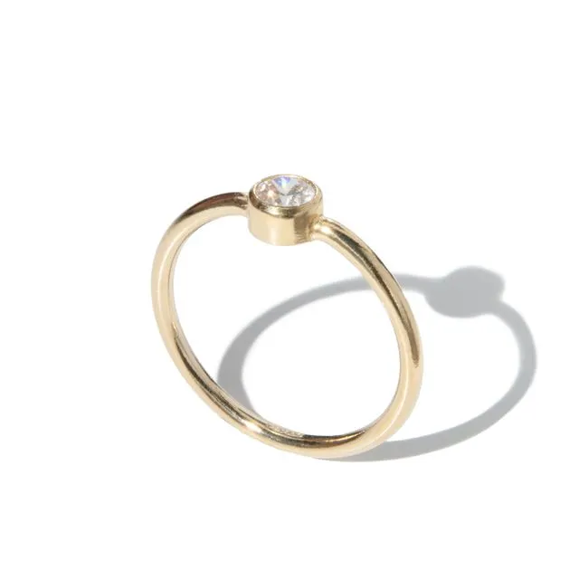 April Birthstone Ring Gold - White Topaz
