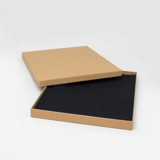 Kraft paper gift box Size: 24x20x2cm