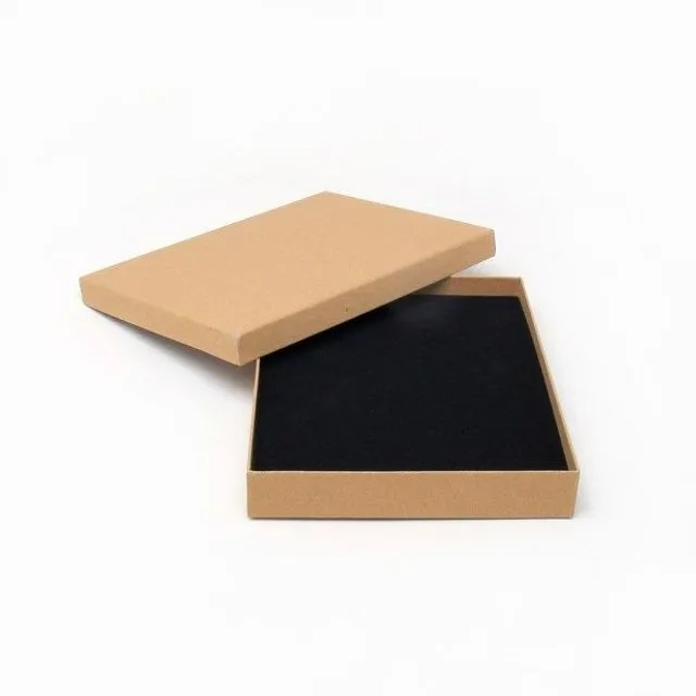 Size: 18x14x2.6cm Brown kraft paper gift box