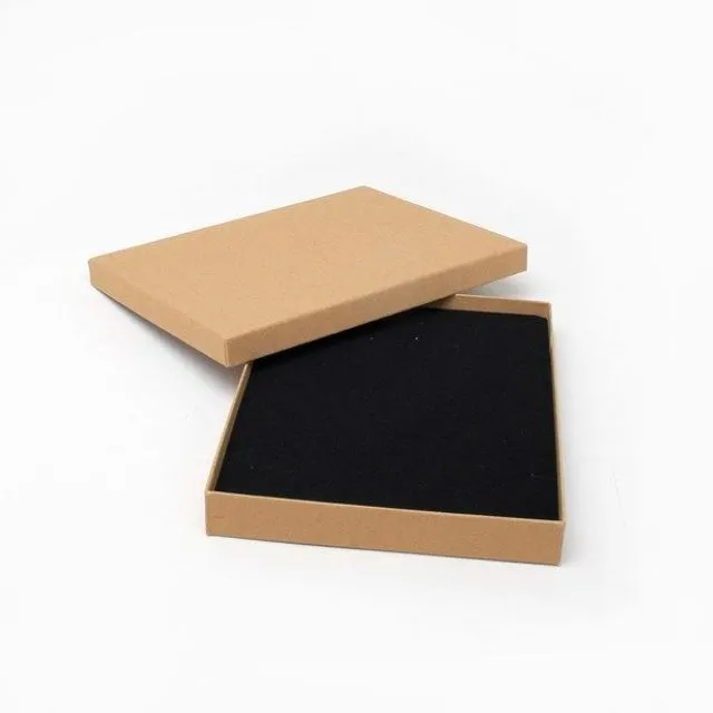 Size: 18x14x2.2cm Brown kraft paper gift box