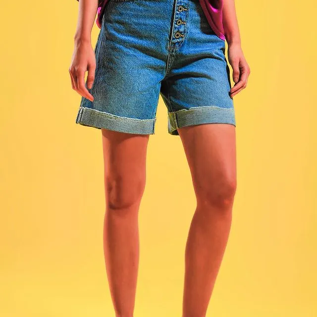 SHORTS WITH BUTTON FRONT IN BLUE