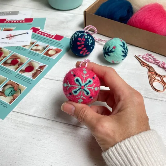 Needle Felting Kit - Christmas Baubles - Make your own felted Christmas decorations. The perfect crafty stocking filler! Gift for her.