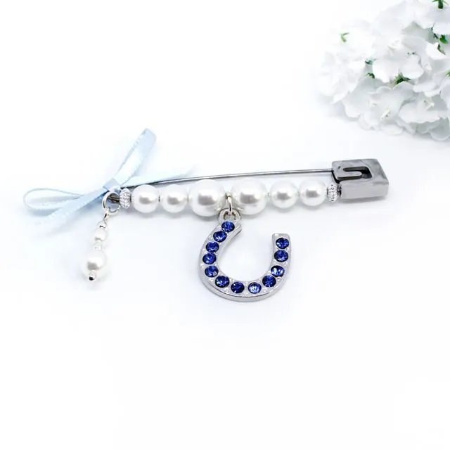 White Glass Pearls Bridal Pin 'HEBE'