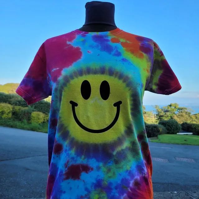 Kids hand tie dyed smiley face with rainbow scrunch background 100% cotton short sleeve T-shirt. Available in adult & children sizes