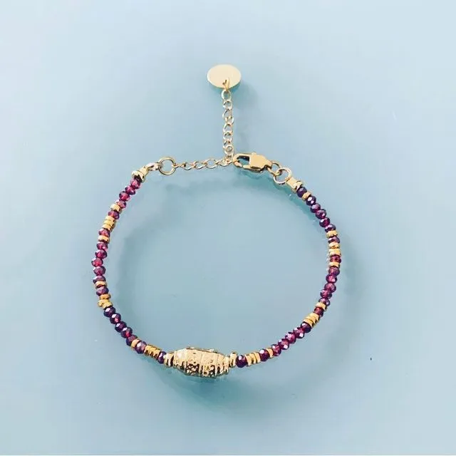 Bracelet Amulette et perles, bracelet femme gourmette talisman magique et perles Heishi plaqué or 24 k, bracelet doré