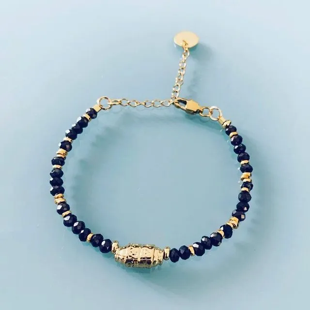 Bracelet Amulette et hématites, bracelet femme gourmette talisman magique et perles Heishi plaqué or 24 k, bracelet doré