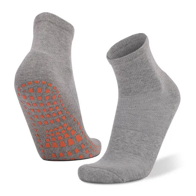 Comfortable and breathable trampoline socks in the tube shock-absorbing non-slip socks