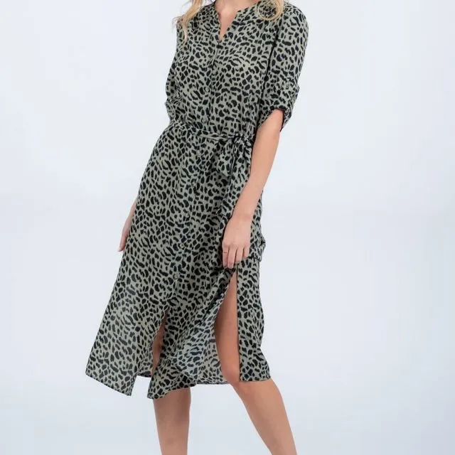 Women's Short Sleeves Animal Print Button Front Side Slit Midi Dress