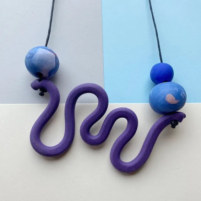 Wiggle Necklace dark purple