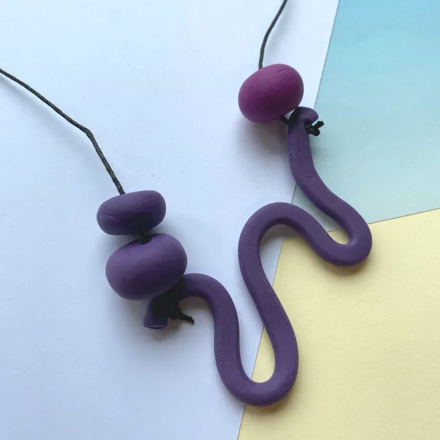 Wiggle Necklace purple