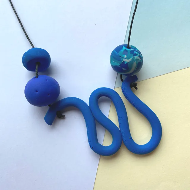Wiggle Necklace blue
