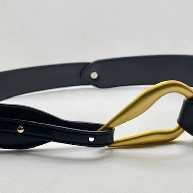 Adjustable Leather Belt with matt horseshoe buckle Black