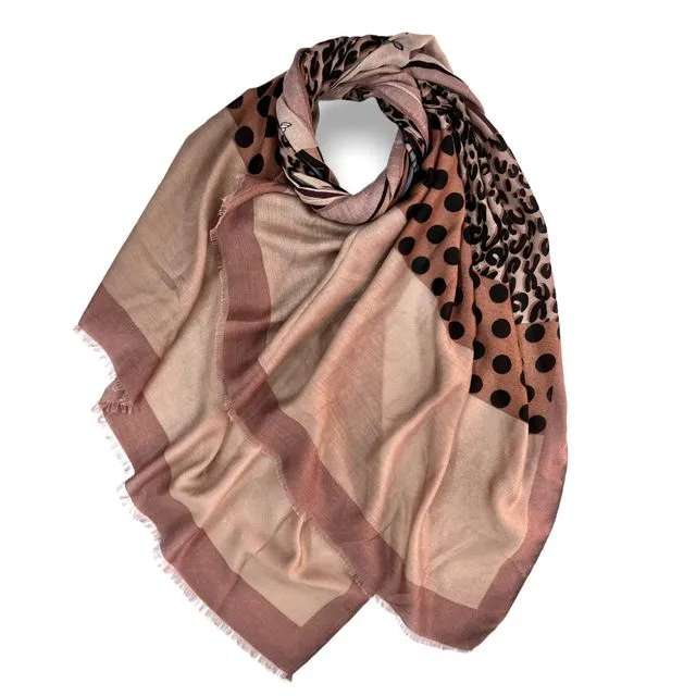 Leopard printed scarf with dots in Mocca