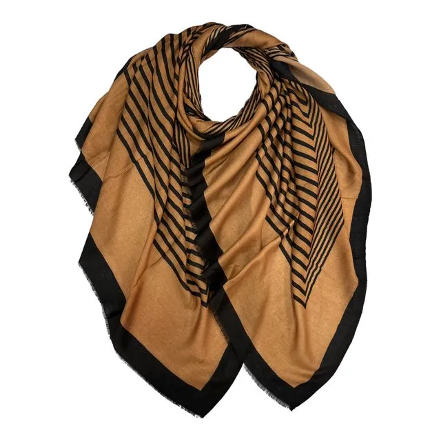 Big maze monogram printed scarf in Mocca and black