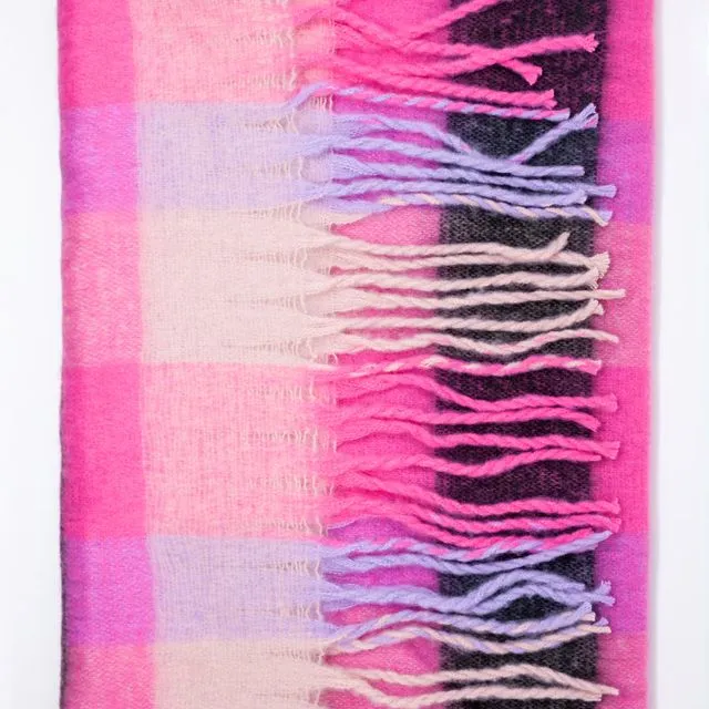 BRUSHED FRINGED SCARF IN PINK CHECK