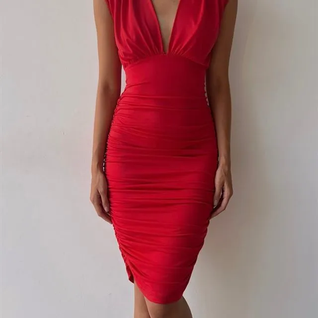 Gabrielle Ruched Shoulder Padded Midi Dress (Red)