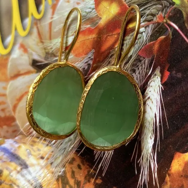 Earrings cateye stone green