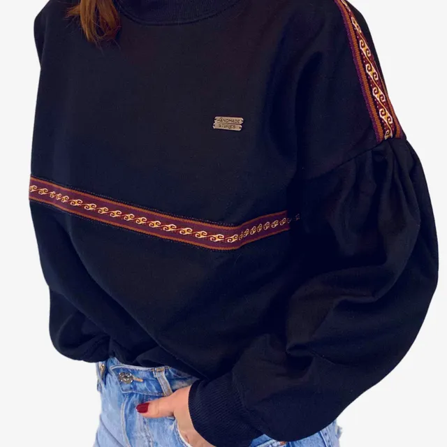 Oversized sweatshirt with Peruvian motifs Black