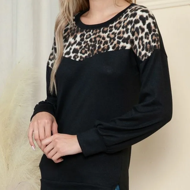 Animal printed patchwork round neckline side-slit knit top - Black