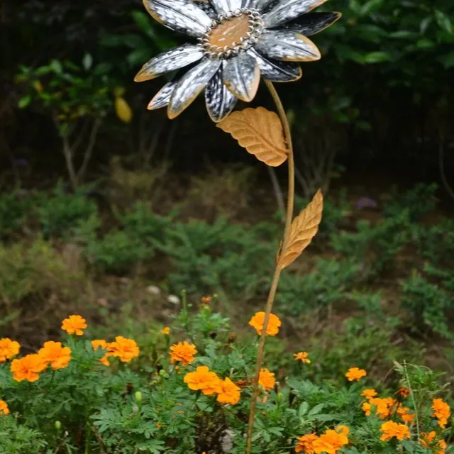 Sunflower metal garden ornament rusty and silver 89cm