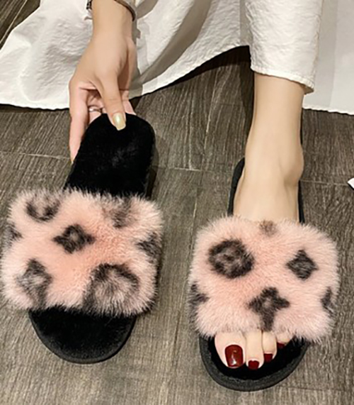 Women Monogram Fluffy Comfy Slippers (Pink)