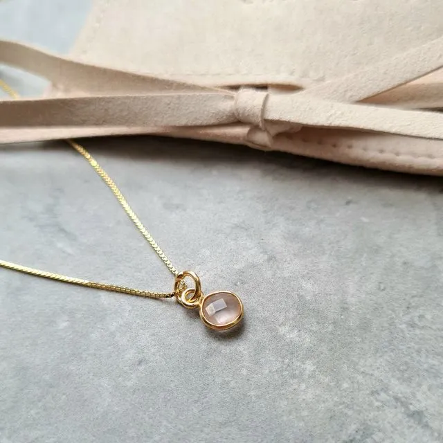 Box chain necklace with rose quartz emstone pendant