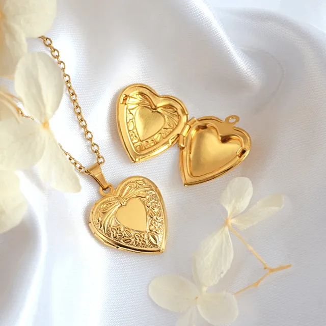 “Chérie” | 18K Heart Locket Necklace