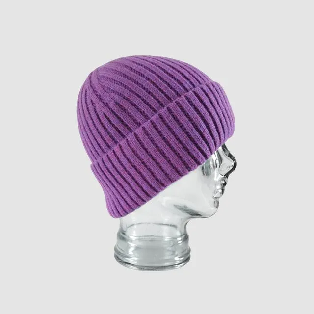 Ribbed Cashmere Blend Beanie Hat in Purple