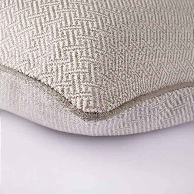 Ravello Patterned Beige Outdoor Cushion With Pipe