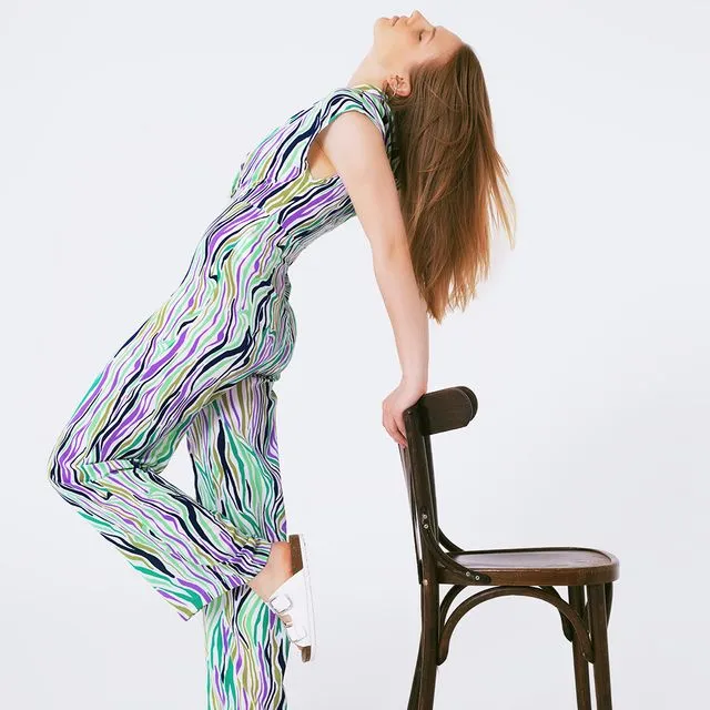 JUMPSUIT WITH SMOKING COLLARD IN MULTICOLORED ABSTRACT PRINT