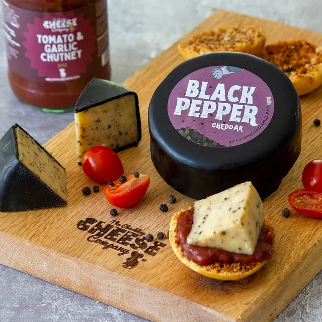 Black Pepper Cheddar Cheese (200g)