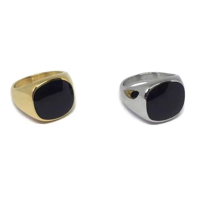 Onyx-Style Black Stone Ring - Gold