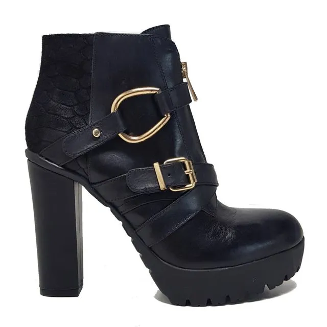 Black genuine leather 'La Strada' ankle boots