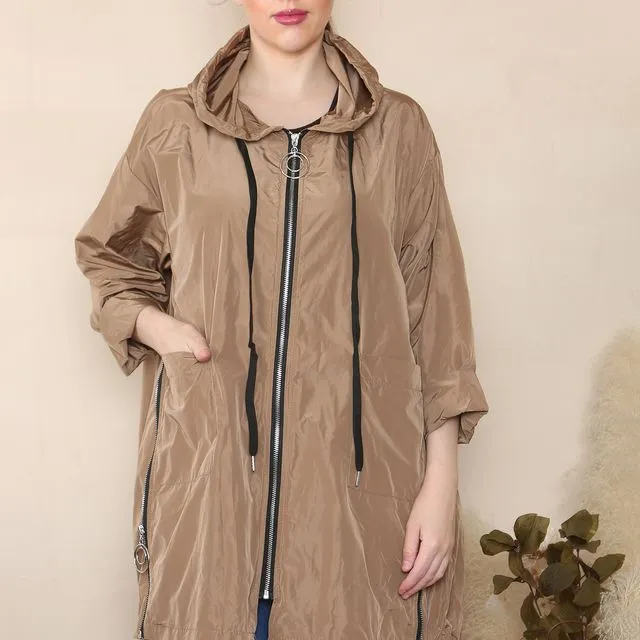 03766 - Camel Adjustable size raincoat