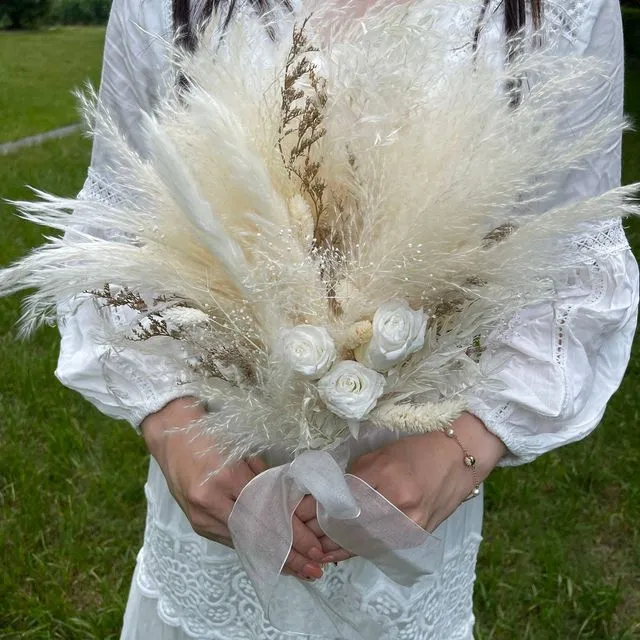 Bridesmaid Bouquets with Pampas Grass and Dried Flowers - Dr