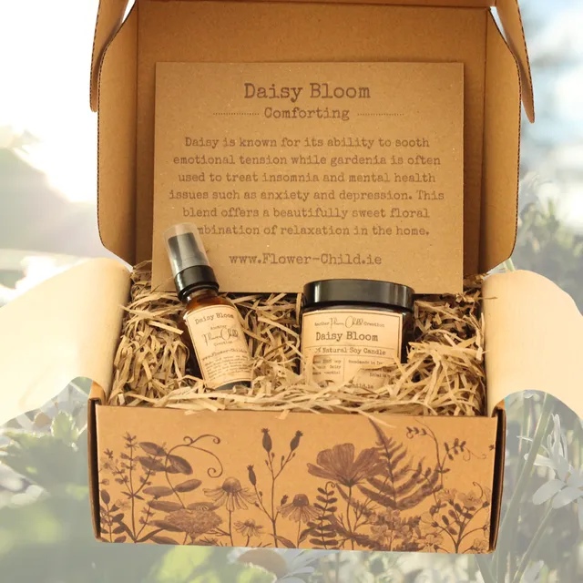 Daisy Bloom Candle/Spray Gift Set