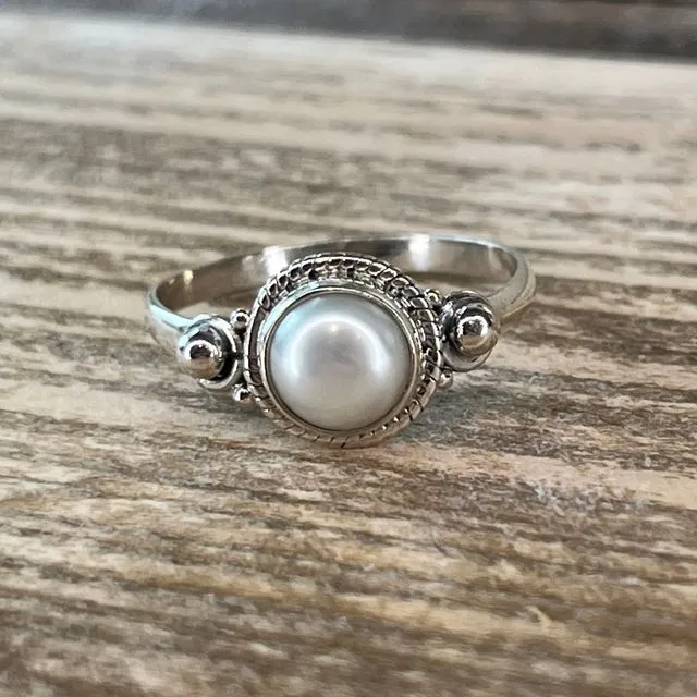 Size 9 Pearl 925 silver ring