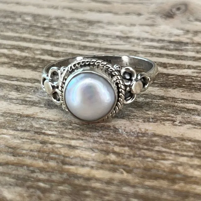 Size 8 pearl Sterling Silver