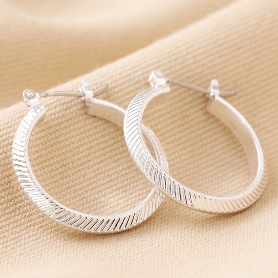 62616-Herringbone Edge Hoop Earrings in Silver