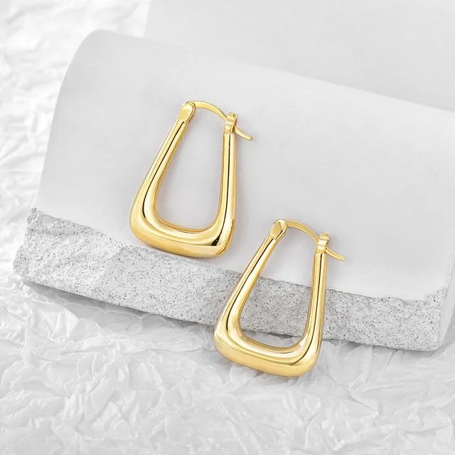 Twist hoop earring in gold