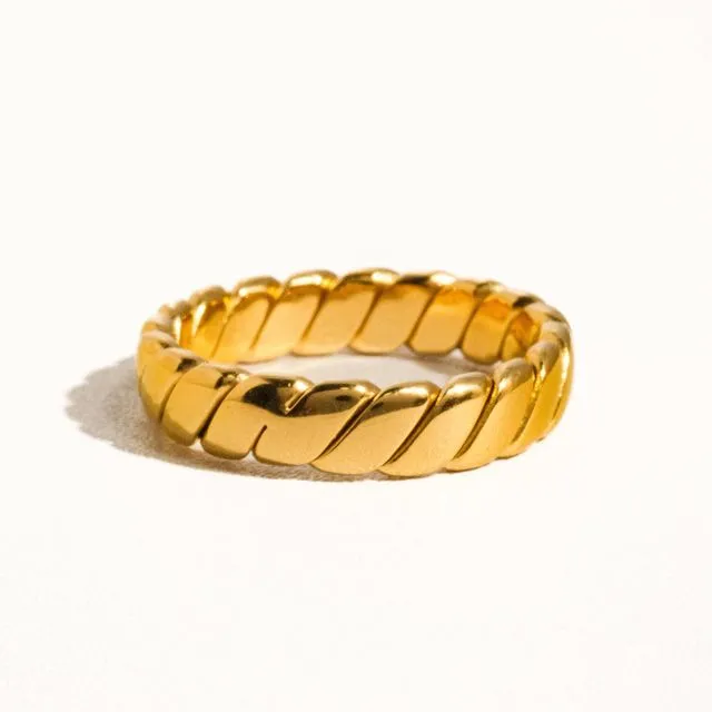 Pierre 18K Gold Non-Tarnish Braided Stack Ring