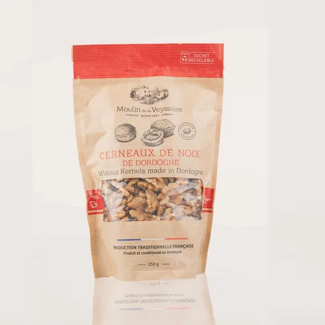 Light half walnut kernels - 250 g (pack of 12 products)