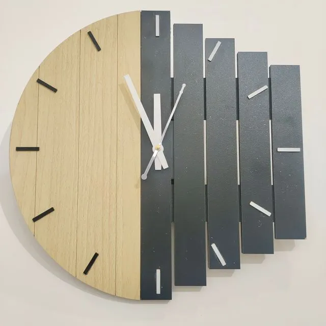 Wooden wall clock round shape