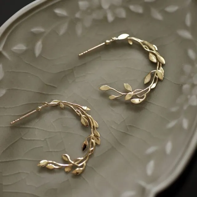 Laurel wreath - Elegant leaf ear hoop - gold vermeil & sterling silver